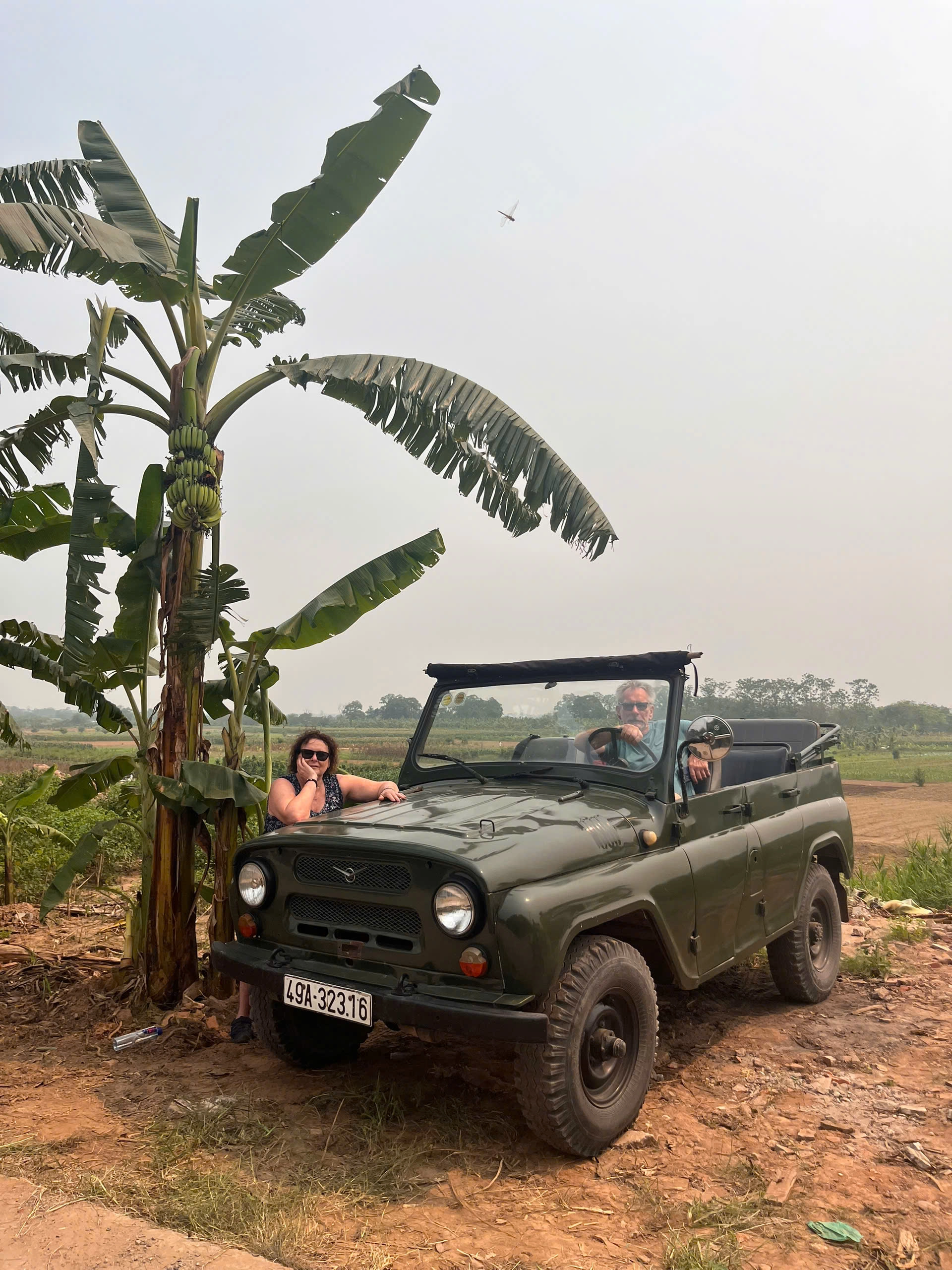 Hanoi Jeep Tour to Bat Trang Pottery Village & Ancient House
