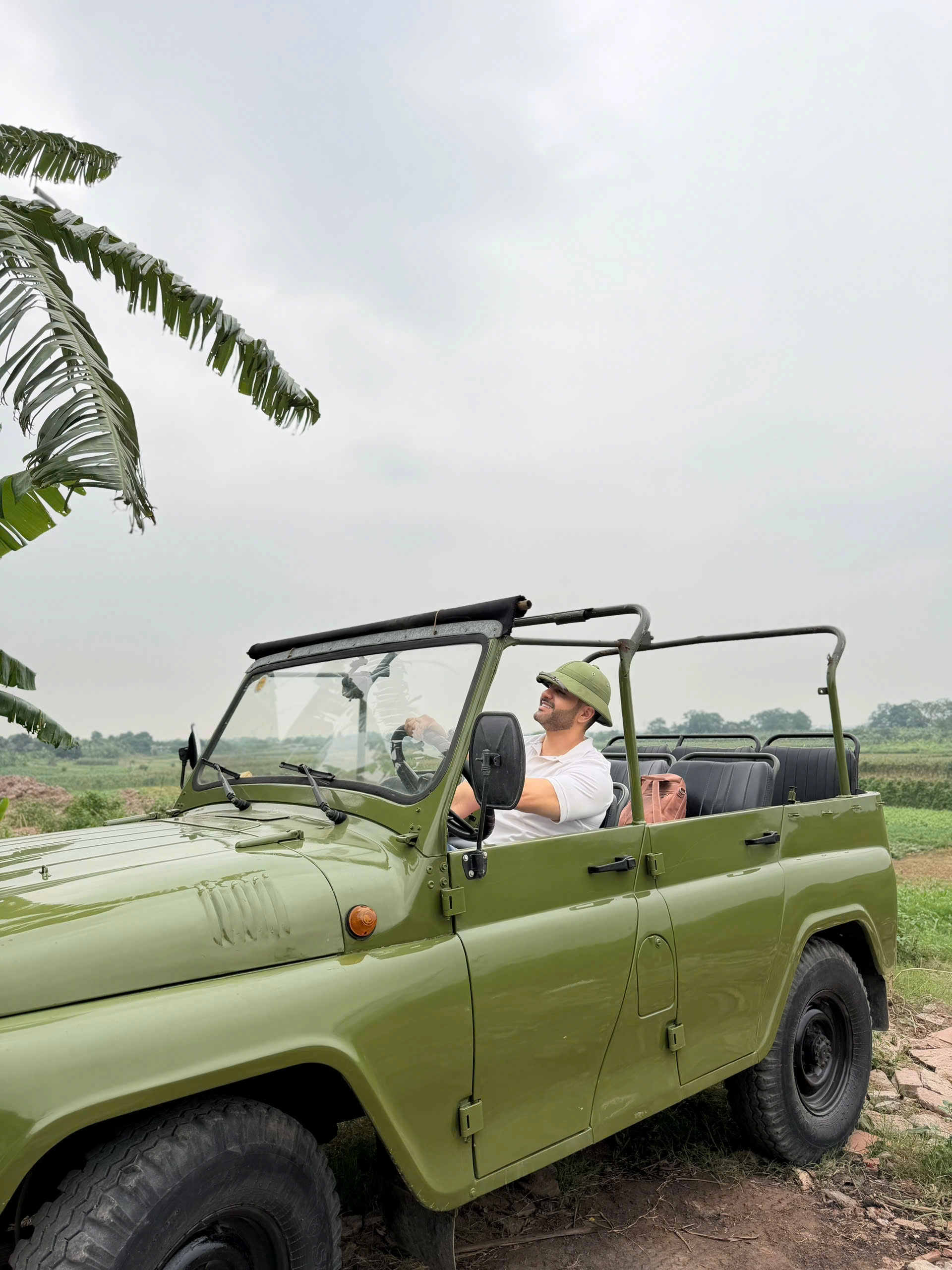 Hanoi Jeep Tour to Bat Trang Pottery Village & Ancient House