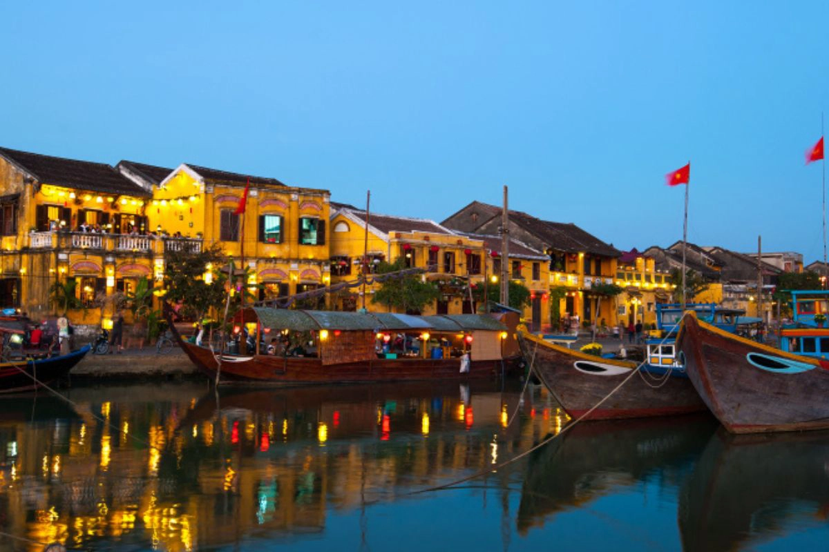 Flight from Da Lat to Hoi An: Best Routes, Travel Tips & Complete Guide