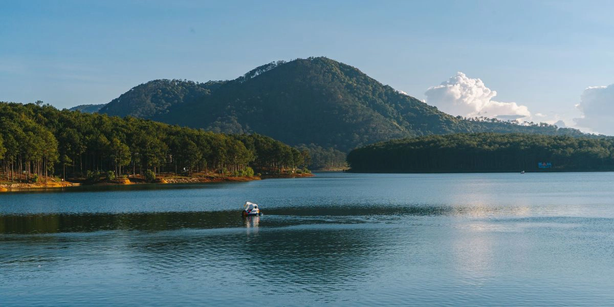 Tuyen Lam Lake peaceful escape