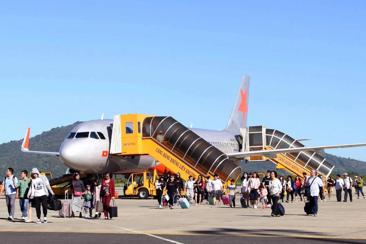 Flying is the fastest way from Hoi An to Da Lat