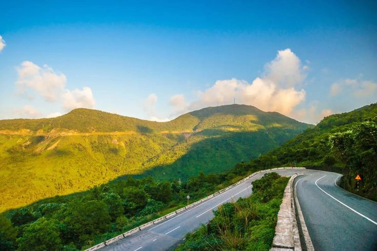 Khanh Le pass mountain road scenic viewpoint Vietnam