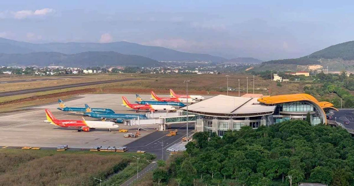Lien Khuong airport dalat runway mountain scenery