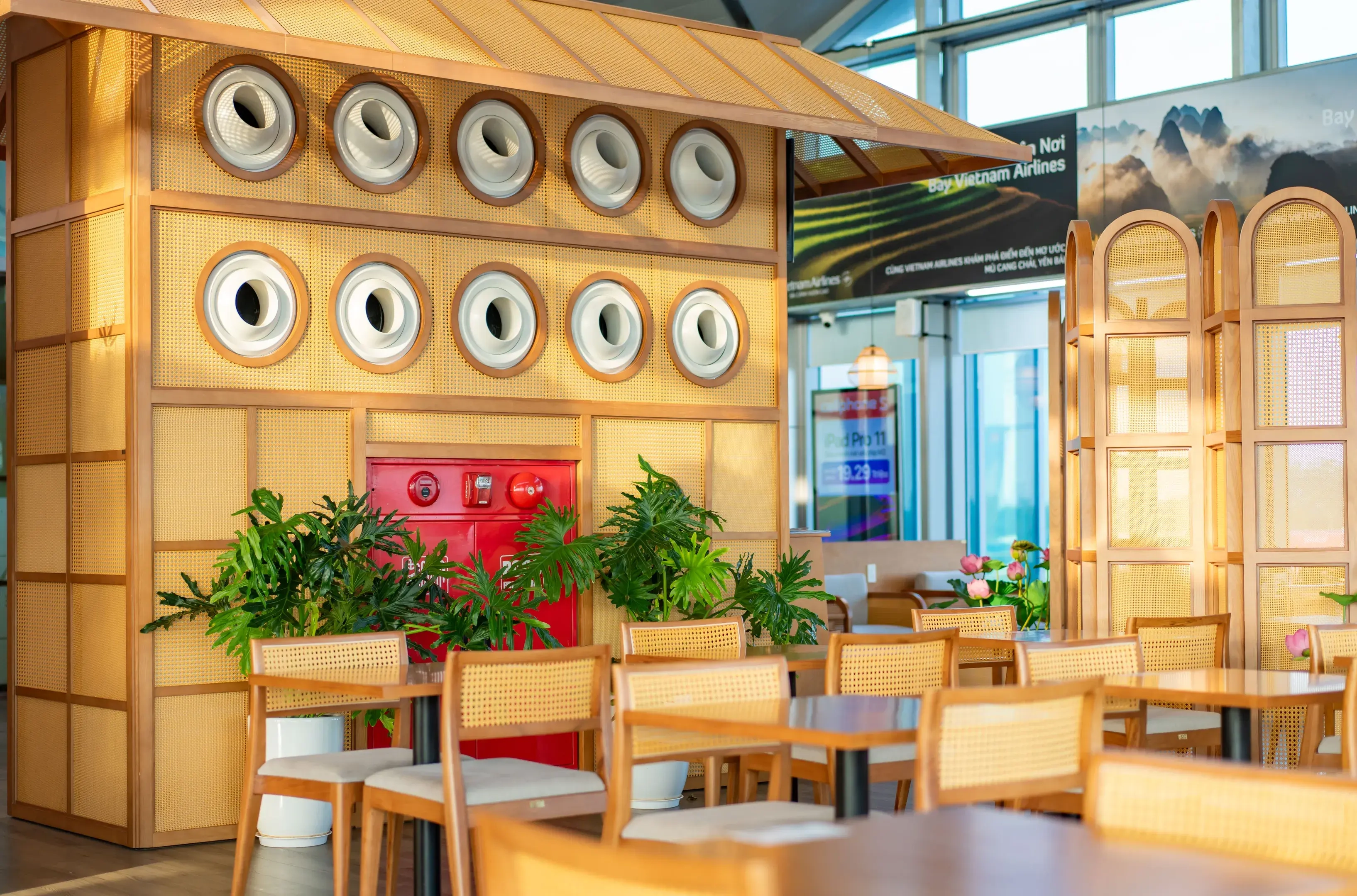Premium Lounge Service at Vinh Airport (VII)