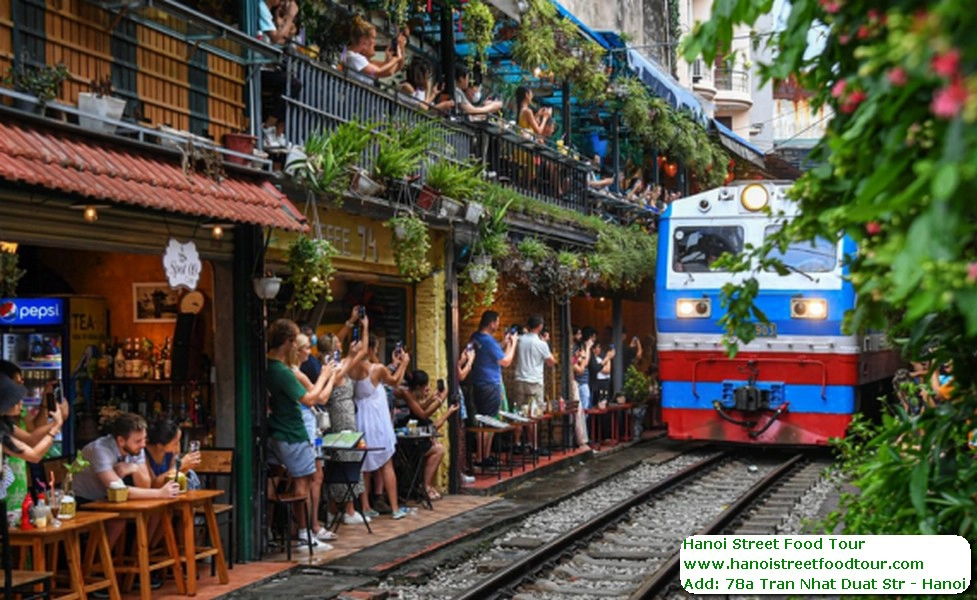 Hanoi: Old Quarter Street food tour with 12+ tastings