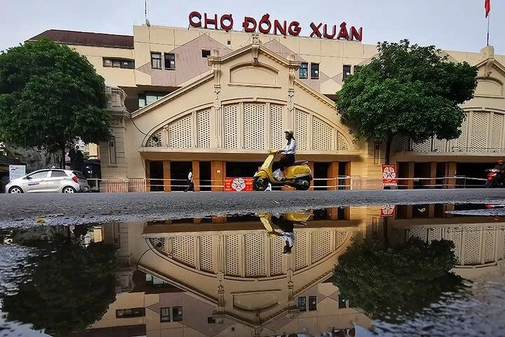 Hanoi Half day city highlights with Dong Xuan Market