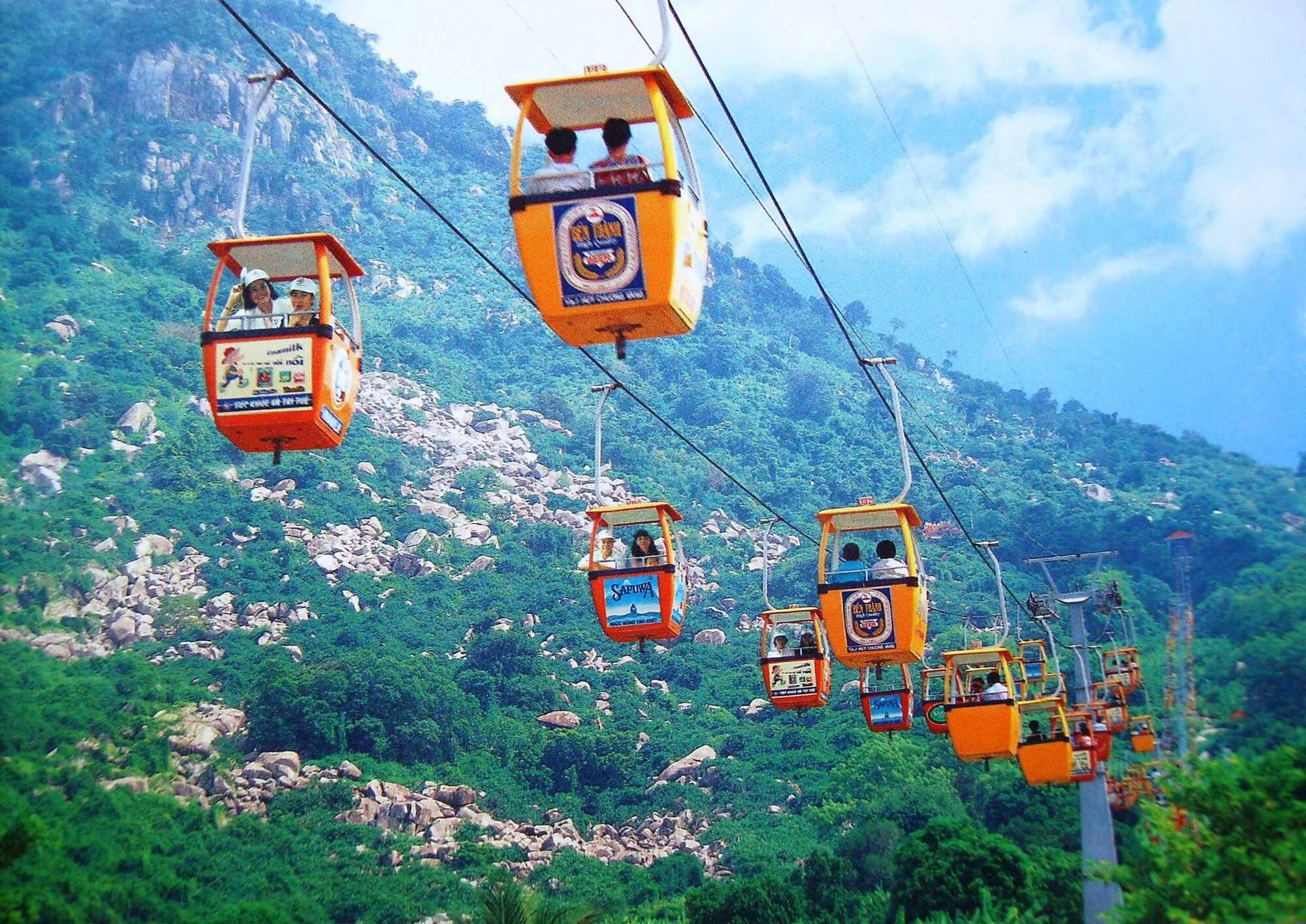 Experience the Robin Hill cable car in Da Lat | Vietnam