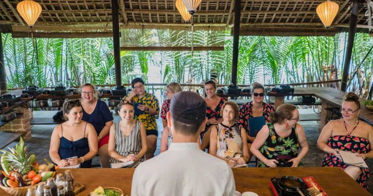 Join a cooking class using the vegetables you just picked