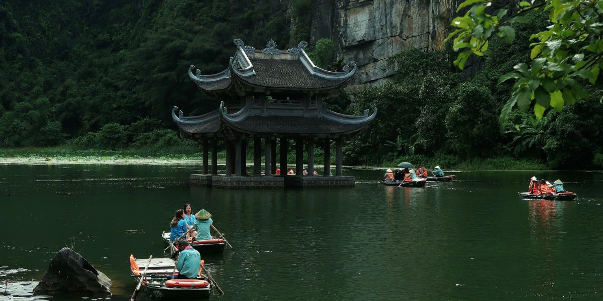 Private Ninh Binh tours with Joytime - Source: Viett Anh
