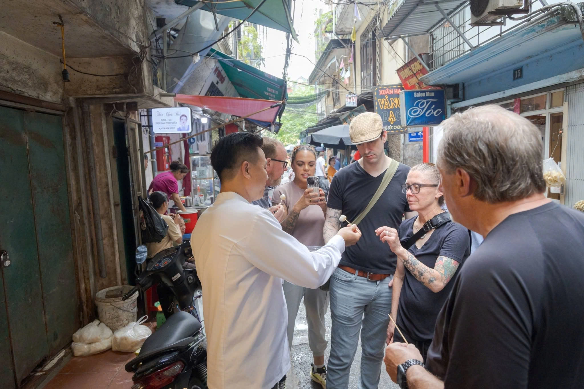 Hanoi Private Cooking Class & Local Market Experience