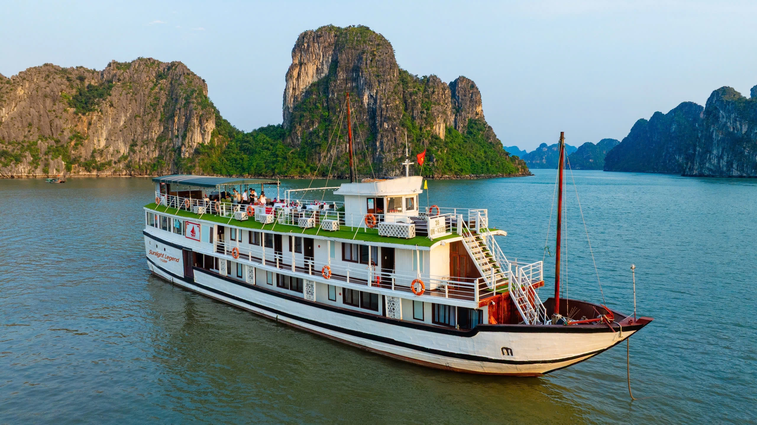 2D1N Tour | Relaxing at Ha Long Bay on Sunlight Legend Cruise 14 cabin