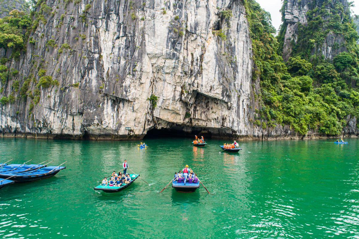 2D1N | Relaxing in Bai Tu Long Bay and relaxing in 5* Paradise Grand Cruise | Hạ Long