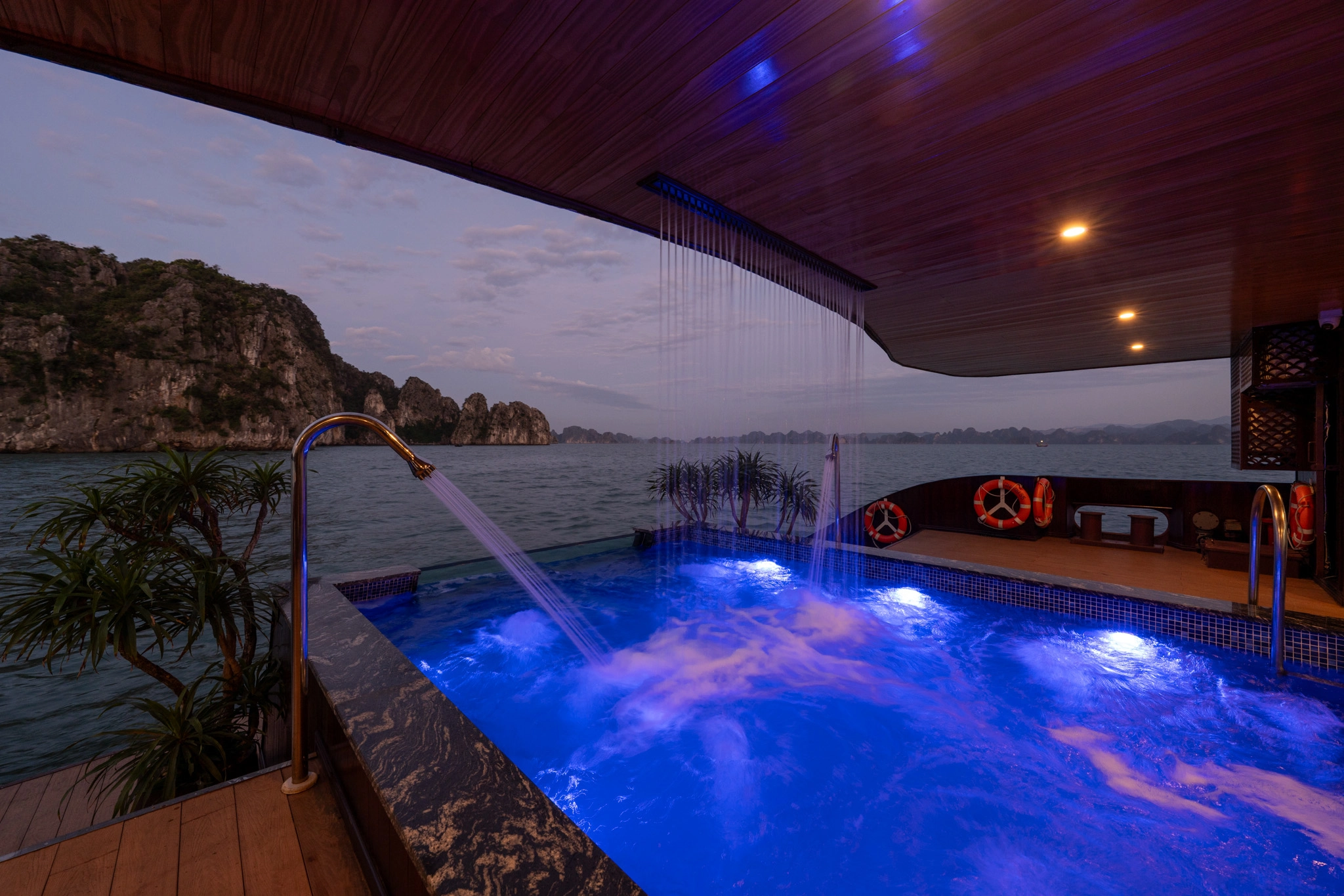 2D1N & 3D2N | Explore the hidden gem in Bai Tu Long Bay and relaxing in 6* Cycad Cruise | Hạ Long