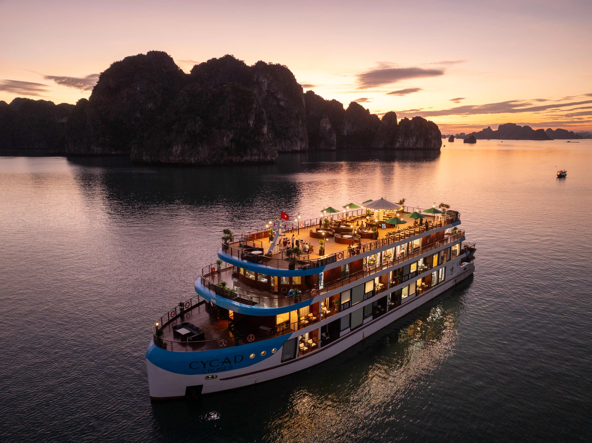 2D1N & 3D2N | Explore the hidden gem in Bai Tu Long Bay and relaxing in 6* Cycad Cruise | Hạ Long