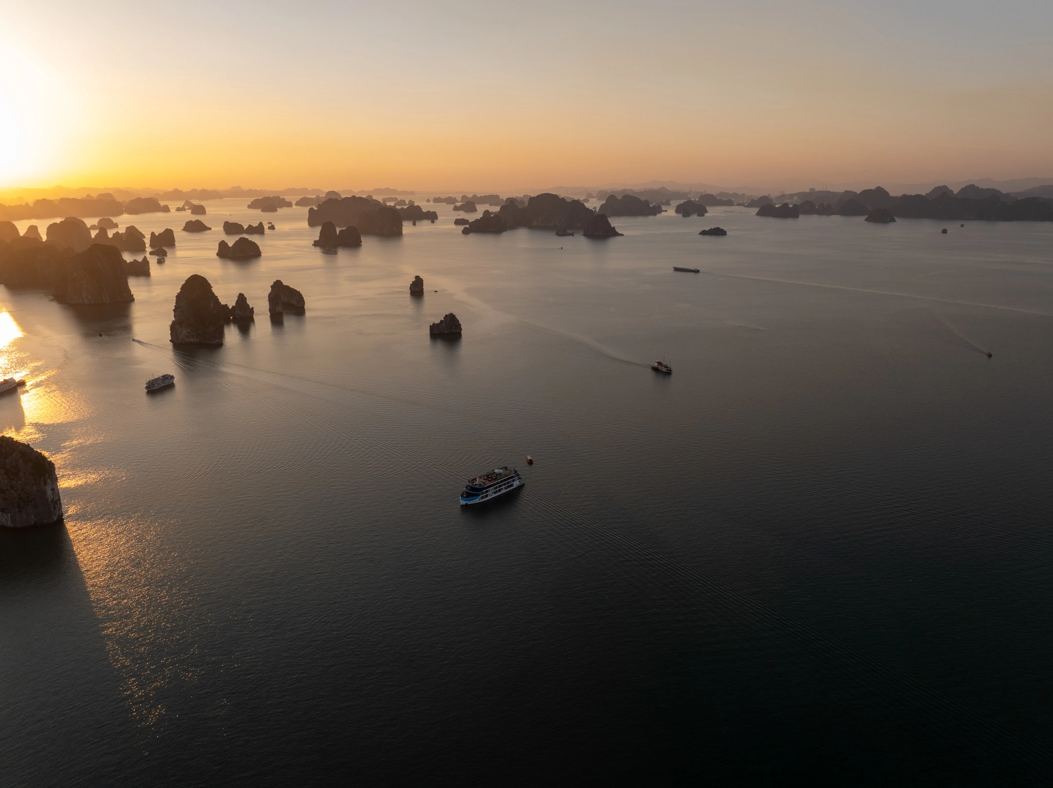 2D1N & 3D2N | Explore the hidden gem in Bai Tu Long Bay and relaxing in 6* Cycad Cruise | Hạ Long