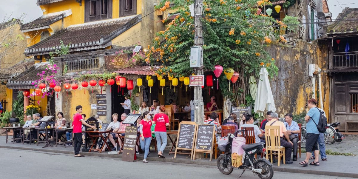 Hoi An street food by motorbike