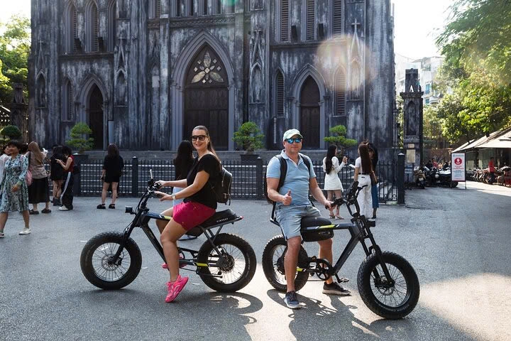 Hanoi After Dark - Ride & Taste by E-Bike