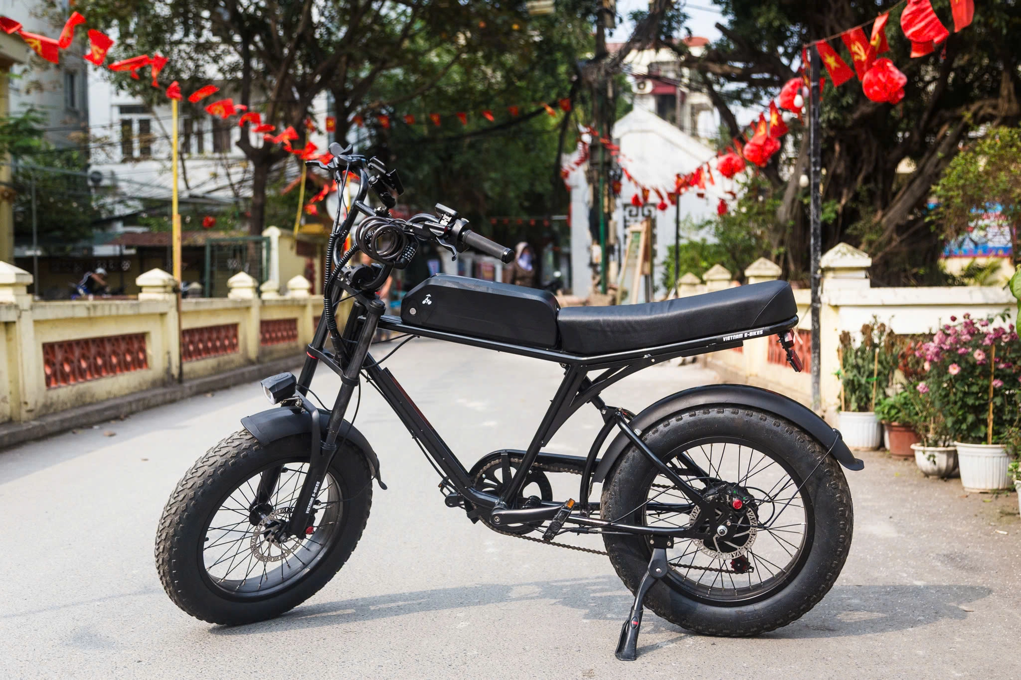 Hanoi Beyond the Landmarks by E-Bike