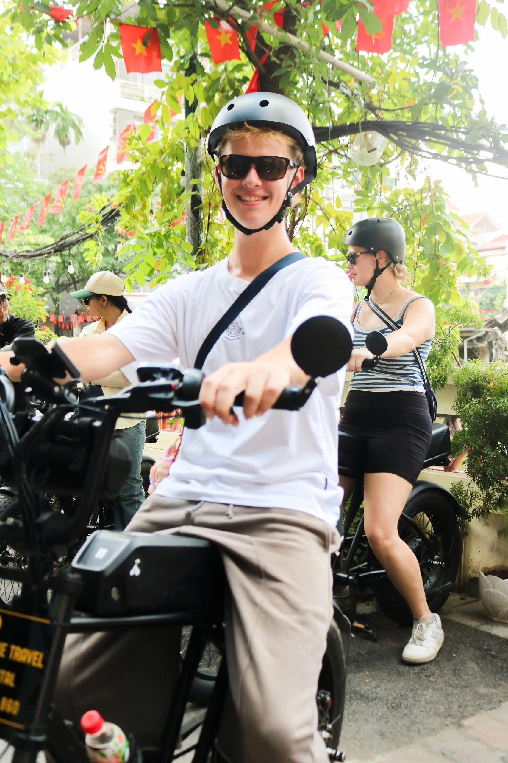 Hanoi After Dark - Ride & Taste by E-Bike