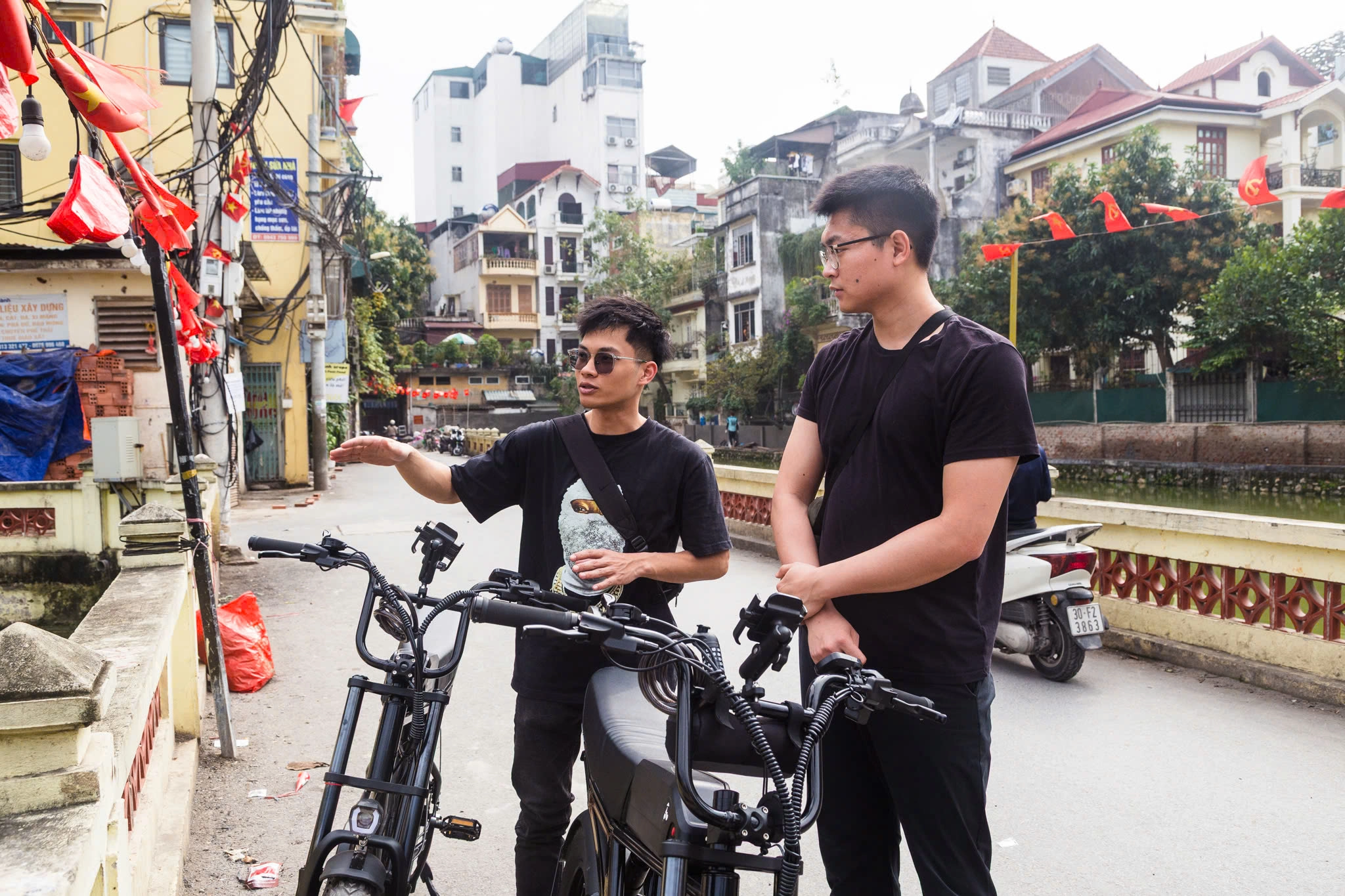 Hanoi Beyond the Landmarks by E-Bike