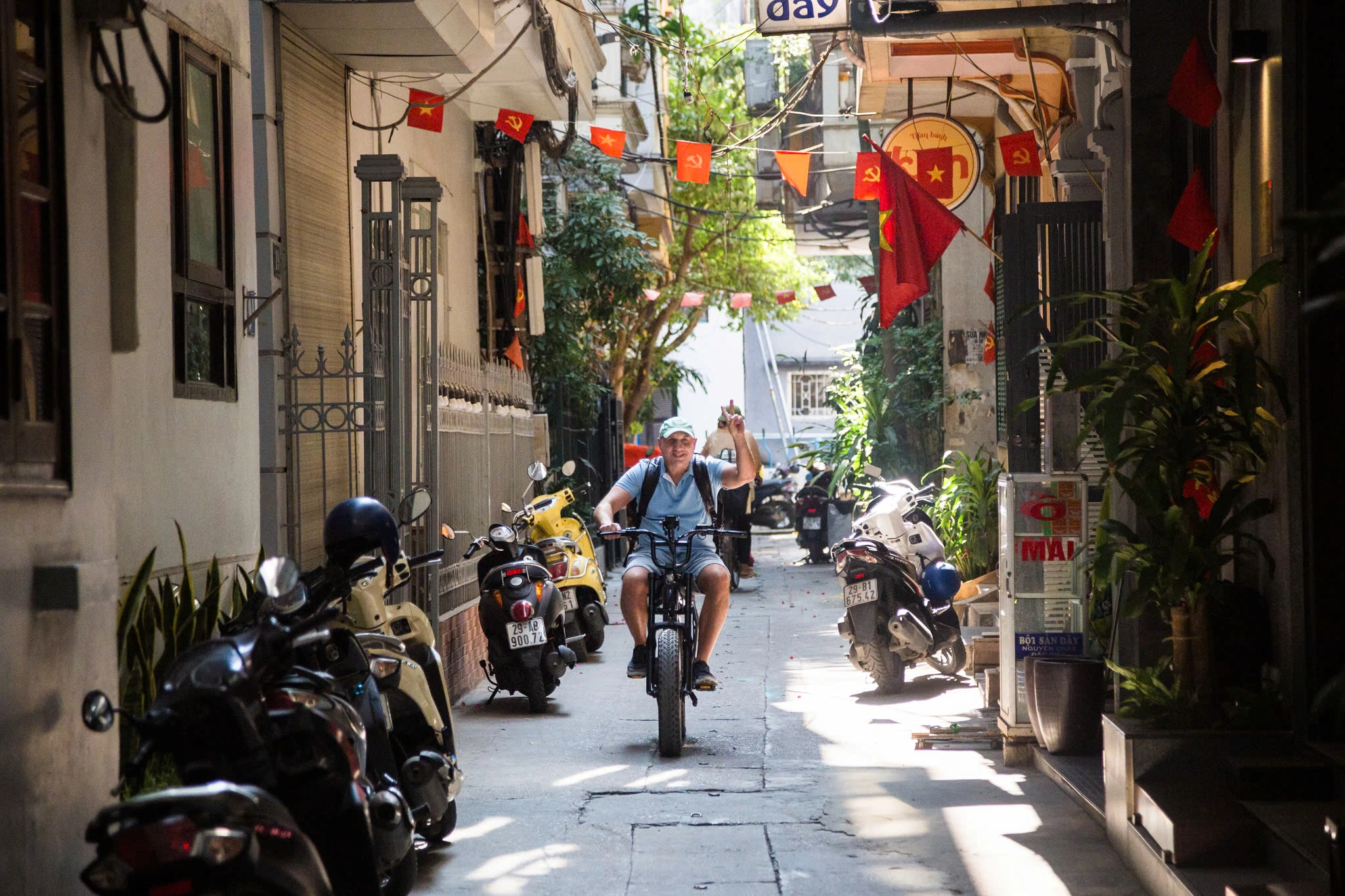 Hanoi Beyond the Landmarks by E-Bike