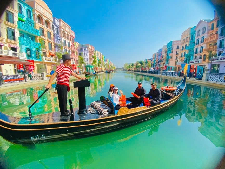 Mega Grand World Hanoi Admission Experience