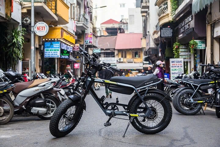 Hanoi After Dark - Ride & Taste by E-Bike