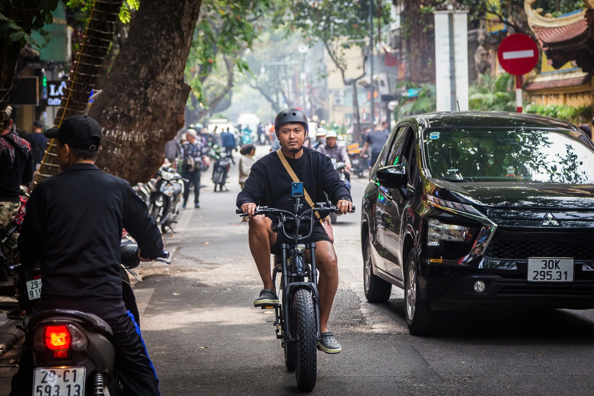 Hanoi Beyond the Landmarks by E-Bike