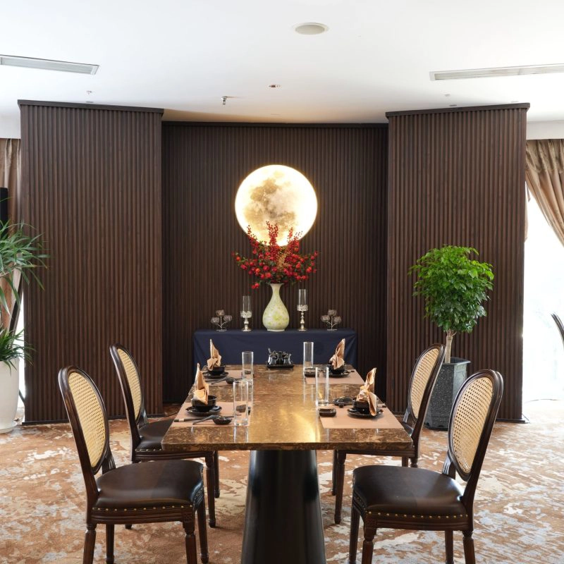 Dining Experience at Full Moon Restaurant – Ba Dinh | Hanoi