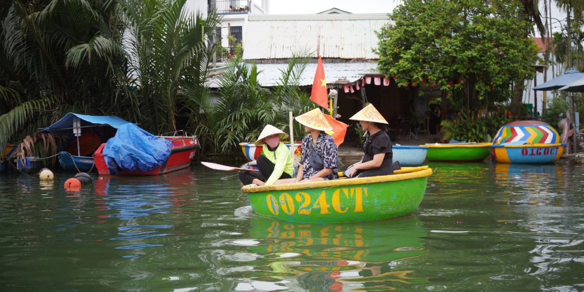 Best time for a basket boat ride