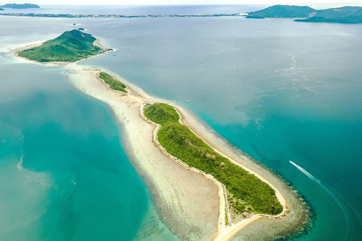June’s pleasant weather is perfect for beach walks and sightseeing