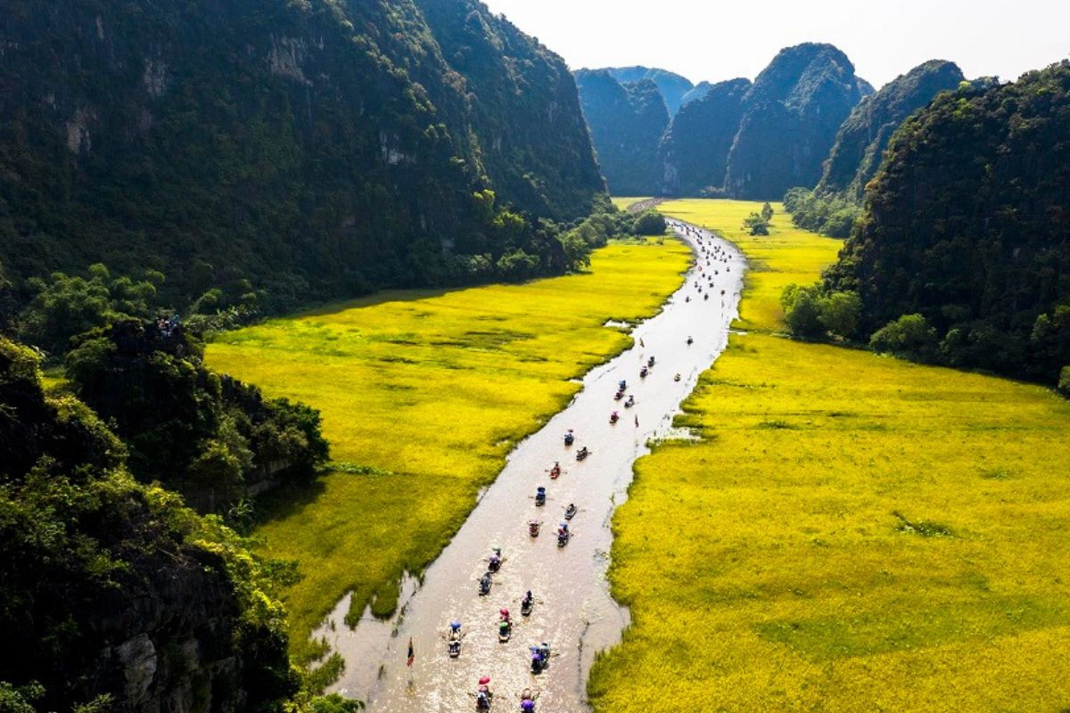 Ninh Binh Day Tours: Discover Vietnam’s Most Beautiful Landscapes in One Day
