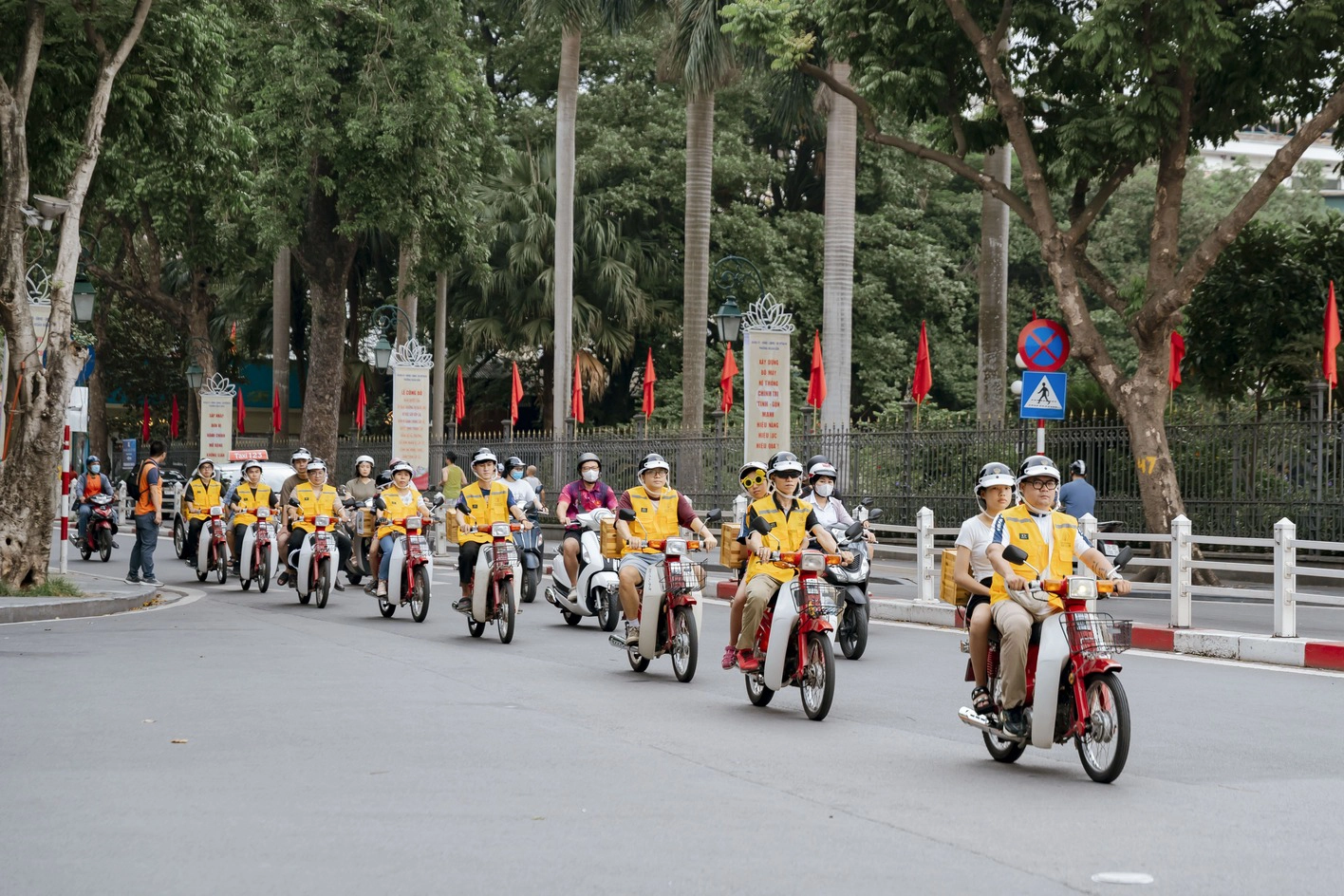 Day Tour | Half Day Explore Đa Sỹ Blacksmith Village On Vintage Cub Motobike
