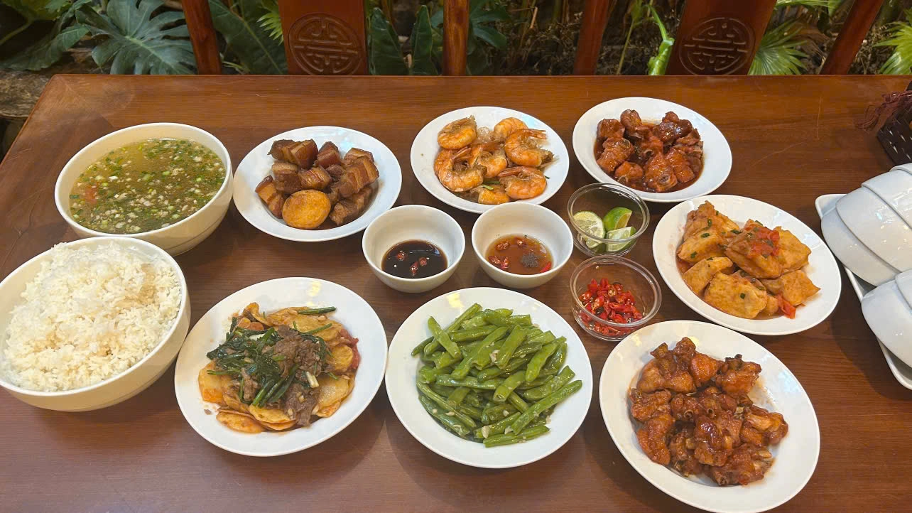 Day Tour | Afternoon Vintage Cub Motorbike Tour in Hanoi