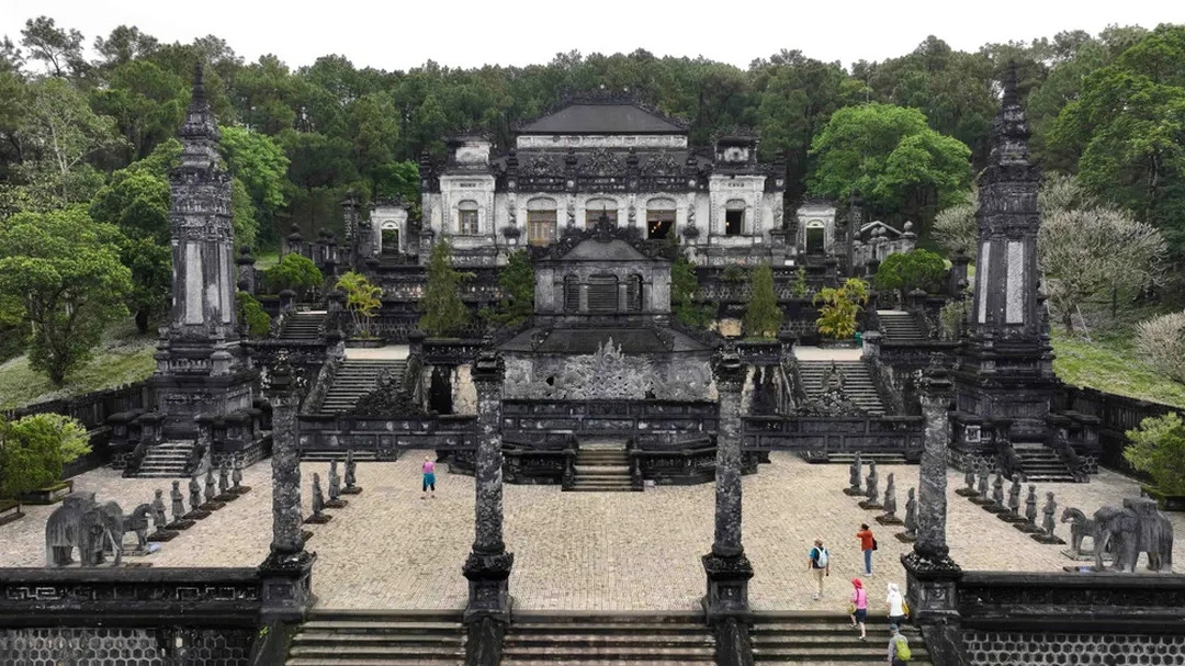 Full-day Tour | Hai Van Pass, Imperial Citadel, Khai Dinh Tomb, and local cuisine experience depart from Da Nang