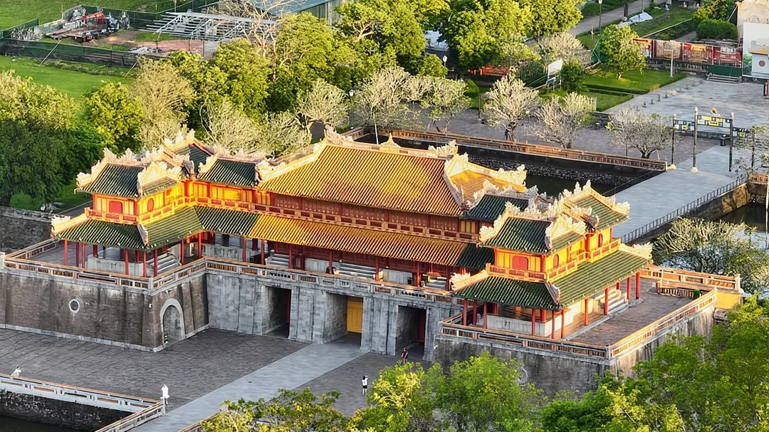 Full-day Tour | Hai Van Pass, Imperial Citadel, Khai Dinh Tomb, and local cuisine experience depart from Da Nang
