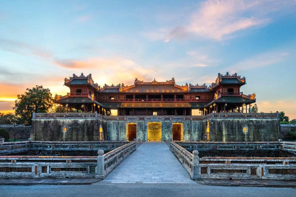 Full-day Tour | Hai Van Pass, Imperial Citadel, Khai Dinh Tomb, and local cuisine experience depart from Da Nang