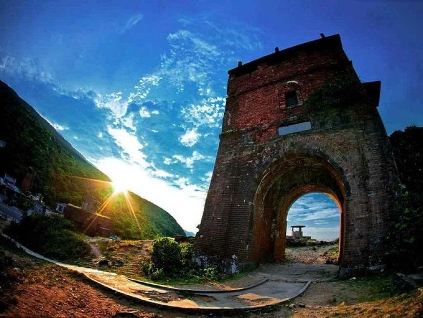 Full-day Tour | Hai Van Pass, Imperial Citadel, Khai Dinh Tomb, and local cuisine experience depart from Da Nang