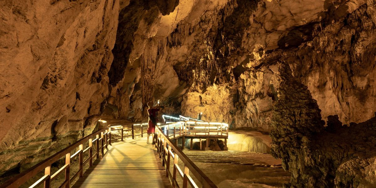 Cave wonders of Phong Nha - Ke Bang
