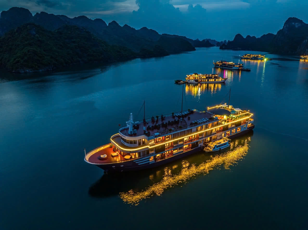 2D1N Tour | Explore Ha Long Bay with 5* Aqua Of The Seas Cruise