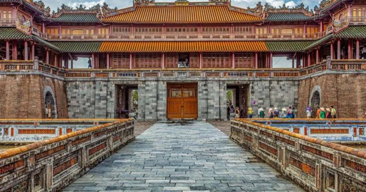 Hue imperial city ngo mon gate vietnam