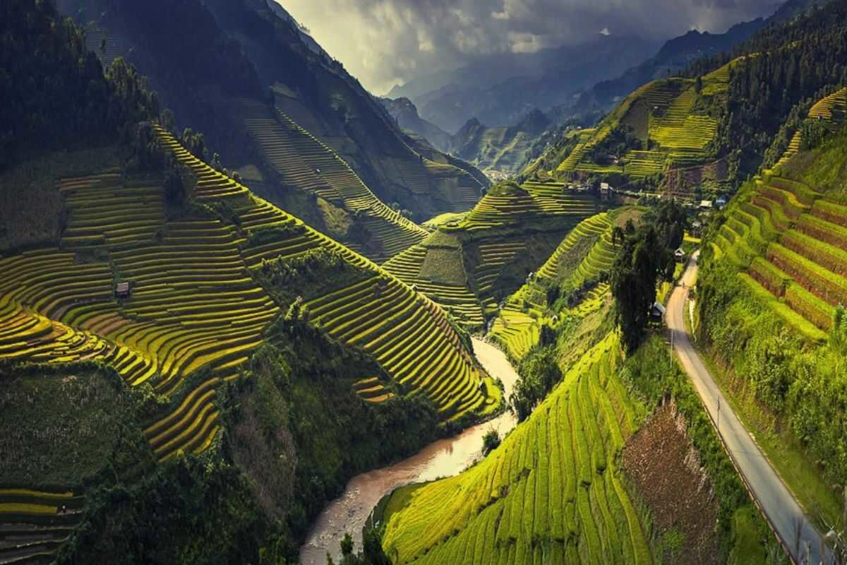 Explore Ha Giang’s majestic mountains in May