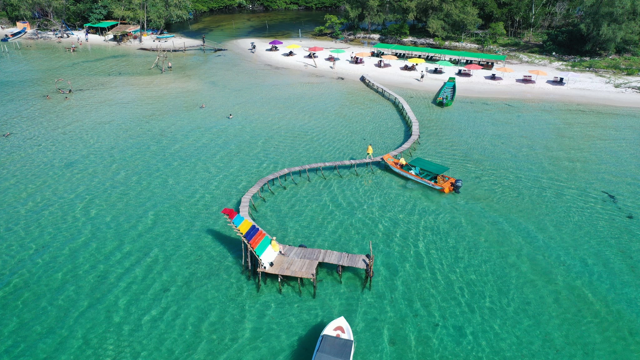 Day Tour | Vinpearl Safari, Rach Vem Beach, Pearl Farm, Ham Rong Beach & Silk Shop with Lunch in Phu Quoc