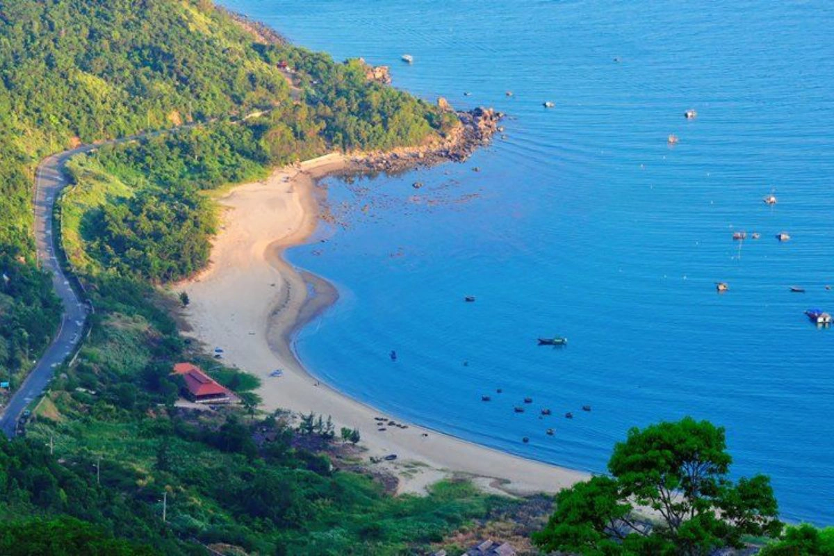 Scenic coastal roads make beach travel smoother with good planning