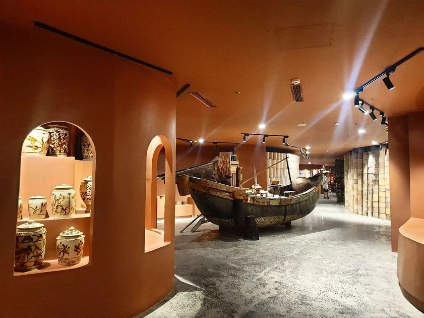 Day Tour | Explore Bat Trang's Cultural Heritage & Visit the Bat Trang Ceramic Museum on Vintage Cub Motobike