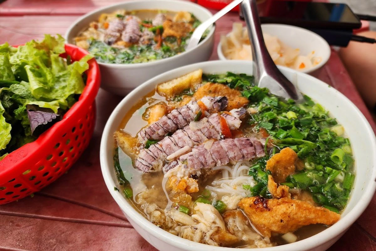 Fresh seafood defines Halong Bay and Lan Ha Bay’s coastal dining