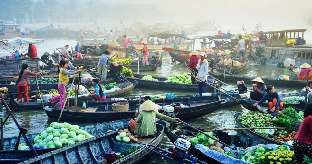 Mekong delta floating market can tho Vietnam