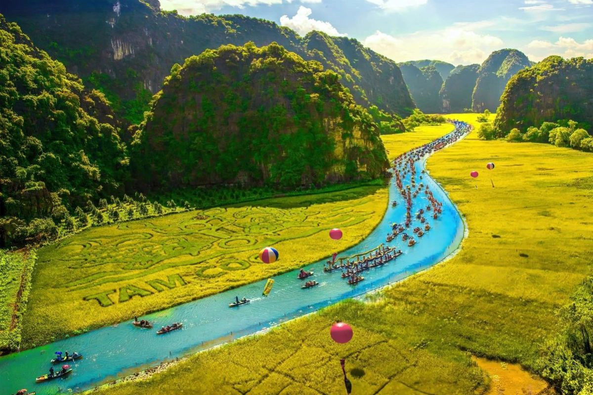 Ninh Binh brings peaceful rivers and limestone cliffs