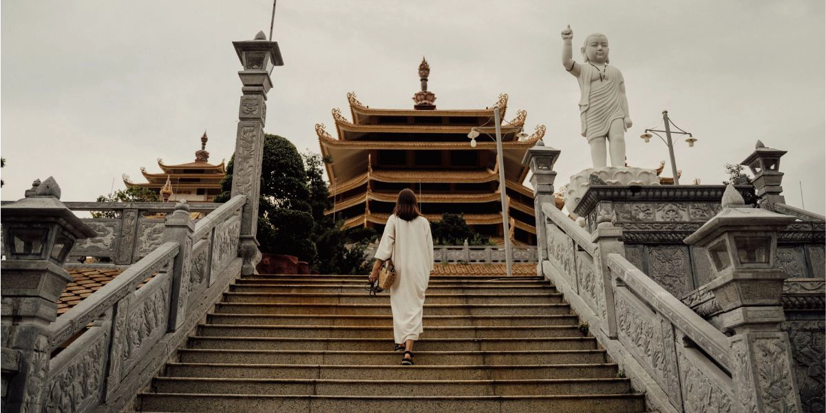 Vietnam temple dress code tips