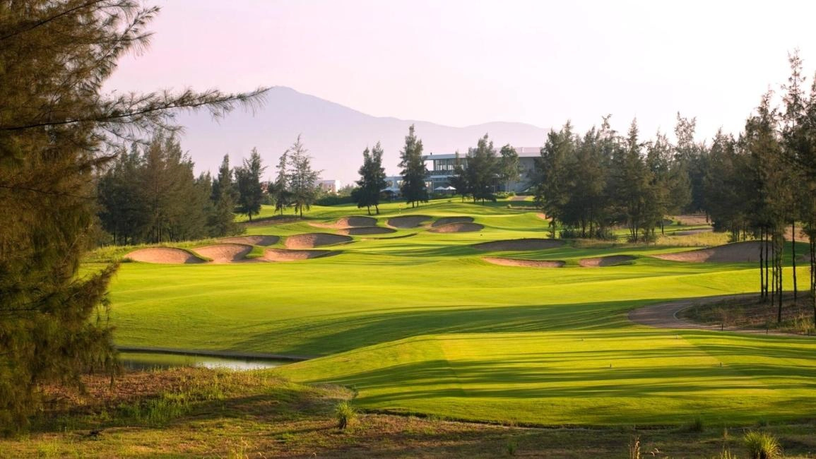 One Day Golf Tour to Montgomerie Links Golf Club from Da Nang